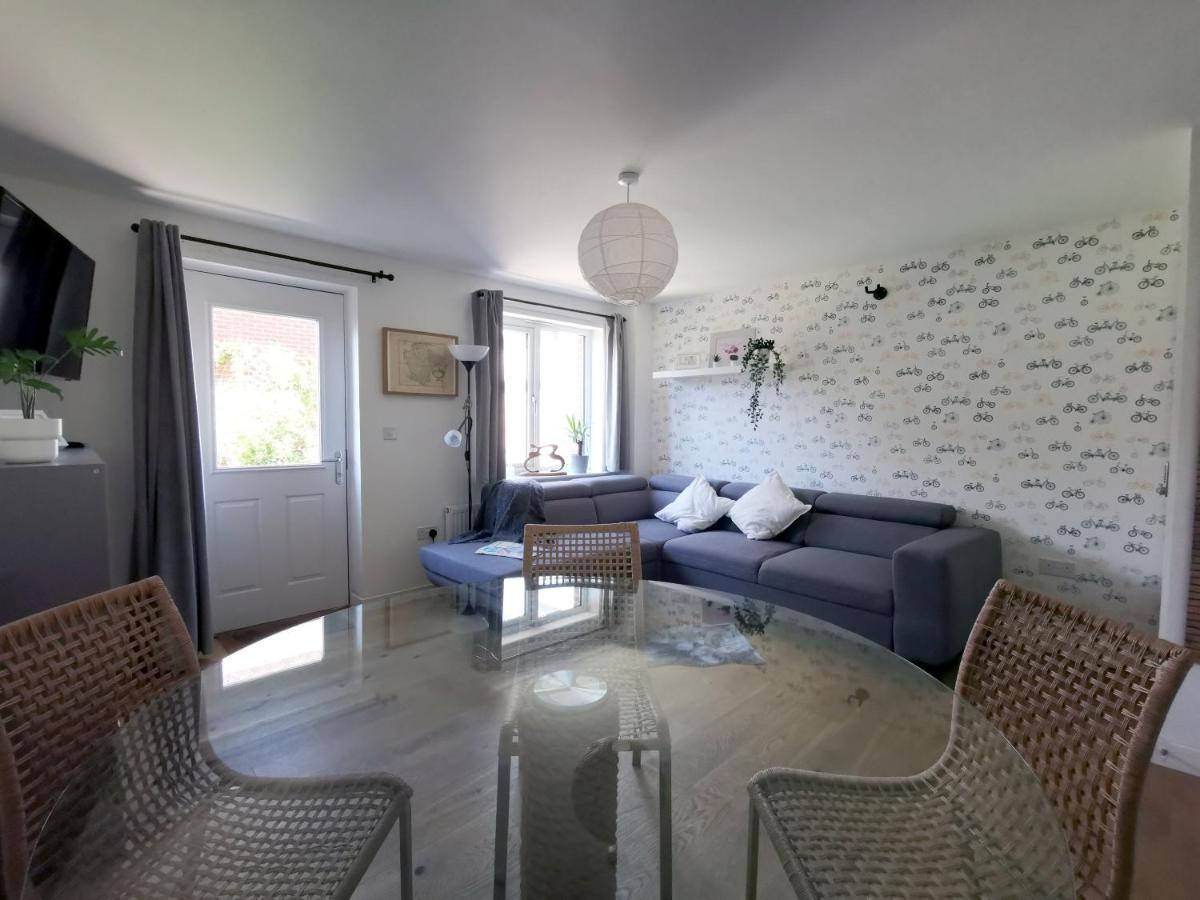 2 Bedroom House With Free Parking Lyme Regis Exteriör bild